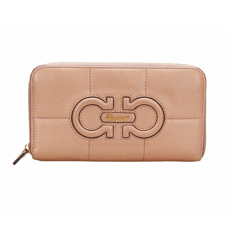 サルヴァトーレフェラガモ IY-22 B724 ピンクベージュ レザー 長財布 レディース Salvatore Ferragamo 【中古】