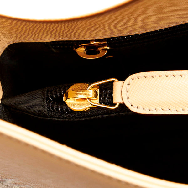 サルヴァトーレフェラガモ ガンチーニ トリフォリオ ワンショルダー AQ‐21 8662 ベージュ レザー レディース Salvatore Ferragamo 【中古】