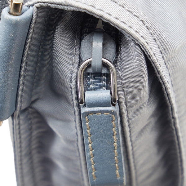 プラダ 三角ロゴプレート 斜め掛け ショルダーバッグ BT0175 グレー ナイロン レディース PRADA 【中古】