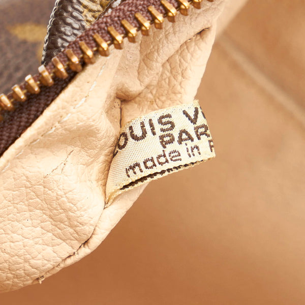 ルイ ヴィトン モノグラム トゥルース トワレット23 ボディバッグ ポーチ M47524 ブラウン PVC レディース LOUIS VUITTON 【中古】