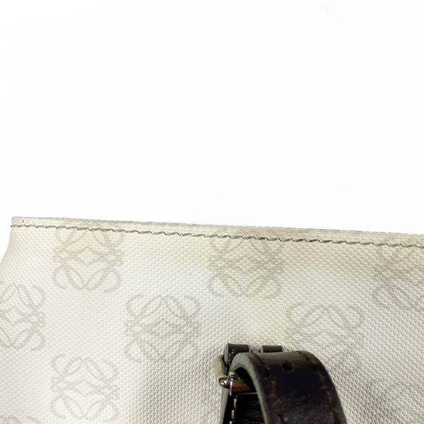ロエベ リピートアナグラム ホワイト PVC レザー ハンドバッグ レディース LOEWE 【中古】