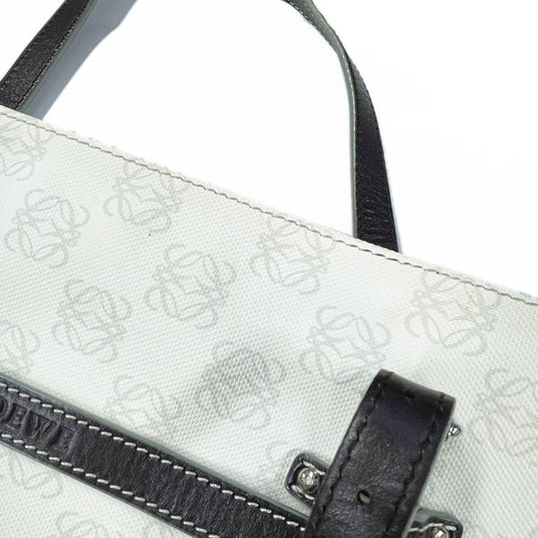 ロエベ リピートアナグラム ホワイト PVC レザー ハンドバッグ レディース LOEWE 【中古】