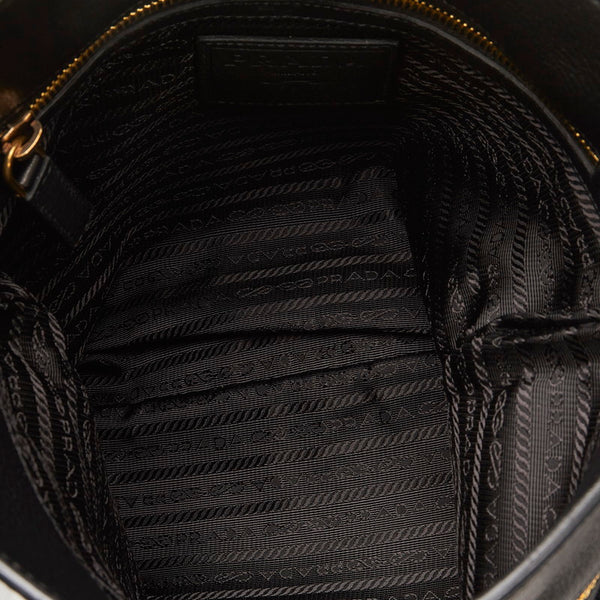 プラダ 斜め掛け ショルダーバッグ ブラック レザー レディース PRADA 【中古】