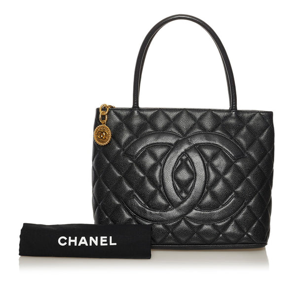 シャネル マトラッセ 復刻トート トートバッグ ブラック キャビアスキン レディース CHANEL 【中古】