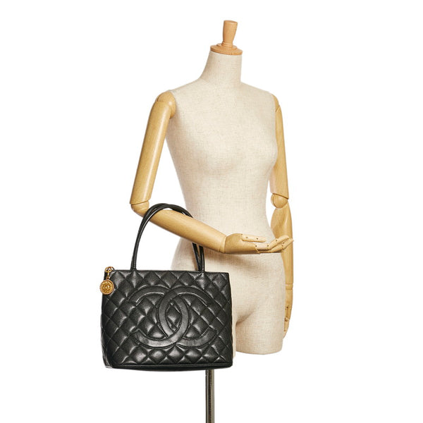シャネル マトラッセ 復刻トート トートバッグ ブラック キャビアスキン レディース CHANEL 【中古】