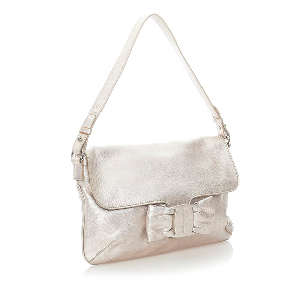 サルヴァトーレフェラガモ ヴァラ ショルダーバッグ シルバー レザー レディース Salvatore Ferragamo 【中古】