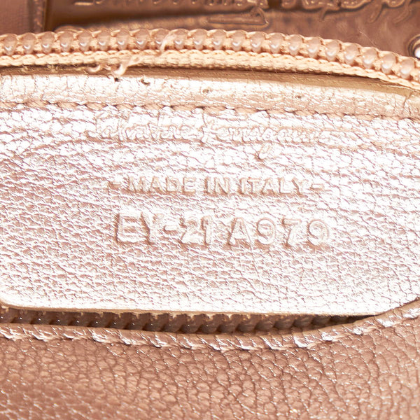 サルヴァトーレフェラガモ ヴァラ ショルダーバッグ シルバー レザー レディース Salvatore Ferragamo 【中古】