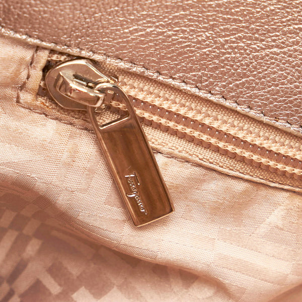 サルヴァトーレフェラガモ ヴァラ ショルダーバッグ シルバー レザー レディース Salvatore Ferragamo 【中古】