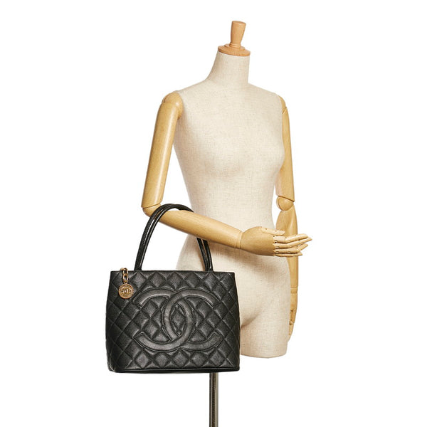 シャネル マトラッセ 復刻トート ハンドバッグ ブラック キャビアスキン レディース CHANEL 【中古】