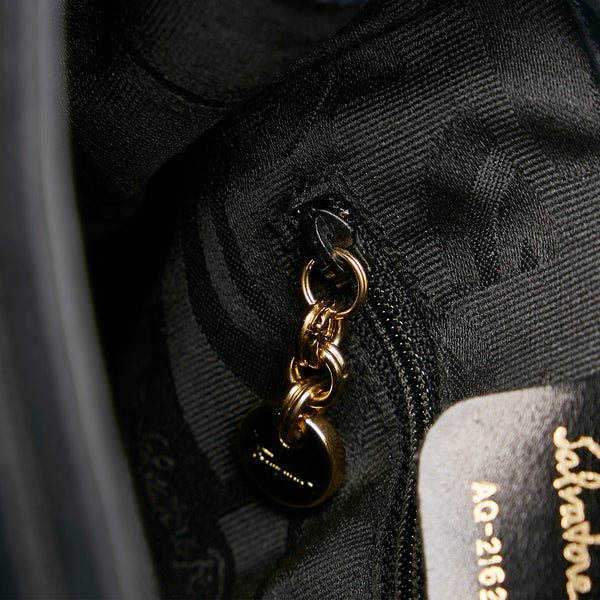 サルヴァトーレフェラガモ ヴァラリボン リュック バックパック AQ-21 6254 ブラック スウェード レザー レディース Salvatore Ferragamo 【中古】